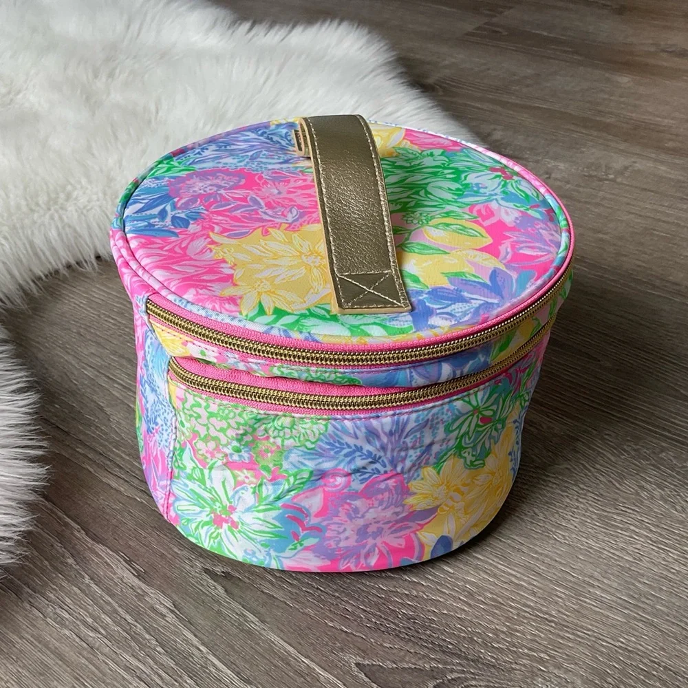 🌸LILLY PULITZER Round Cosmetic Case In Multi Bright Delight Patch Accessories